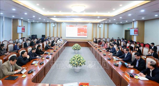 Điểm cầu Trung tâm Hành chính tỉnh Sơn La kết nối trực tuyến đến Hội nghị toàn quốc nghiên cứu, học tập, quán triệt và triển khai thực hiện Nghị quyết Đại  XIV của Đảng. Ảnh: Quang Quyết - TTXVN