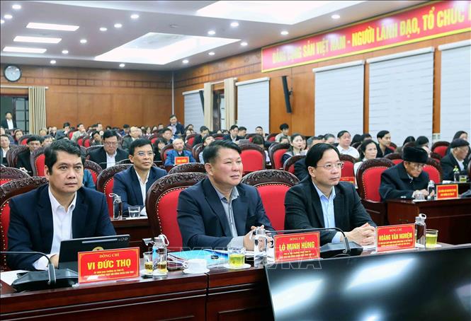 Đại biểu tỉnh Sơn La tại điểm cầu Trung tâm Hội nghị tỉnh kết nối trực tuyến đến Hội nghị toàn quốc nghiên cứu, học tập, quán triệt và triển khai thực hiện Nghị quyết Đại hội XIV của Đảng. Ảnh: Quang Quyết - TTXVN