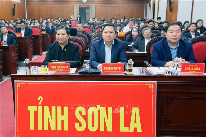 Đại biểu tại điểm cầu Trung tâm Hội nghị tỉnh Sơn La kết nối trực tuyến đến Hội nghị toàn quốc nghiên cứu, học tập, quán triệt và triển khai thực hiện Nghị quyết Đại hội XIV của Đảng. Ảnh: Quang Quyết - TTXVN