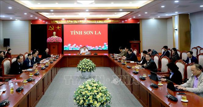 Điểm cầu Trung tâm Hành chính tỉnh Sơn La kết nối trực tuyến đến hội nghị toàn quốc nghiên cứu, học tập, quán triệt và triển khai thực hiện Nghị quyết Đại hội XIV của Đảng. Ảnh: Quang Quyết - TTXVN