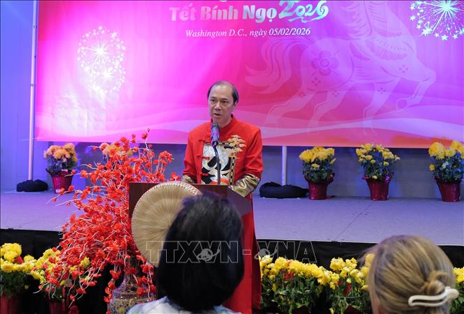 Đại sứ Việt Nam tại Mỹ Nguyễn Quốc Dũng phát biểu khai mạc Chương trình Xuân Quê Hương – Tết Bính Ngọ 2026 ở Washington D.C. Ảnh: Ngọc Quang - PV TTXVN tại Mỹ