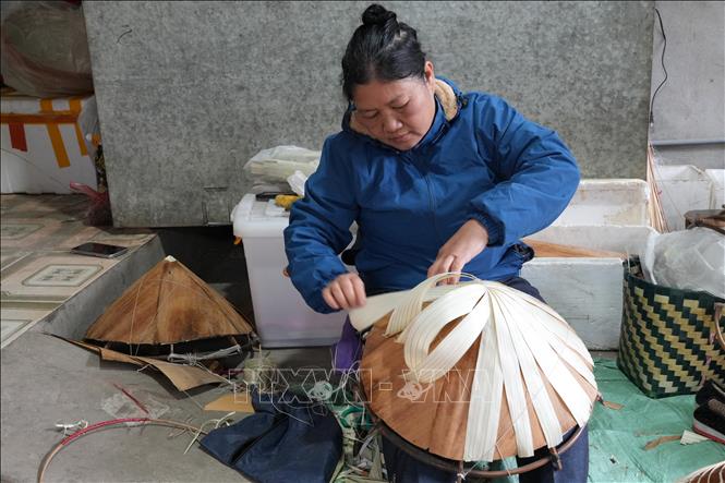 Hat-making has become a means of livelihood for many local families. VNA Photo: Nguyễn Thảo 