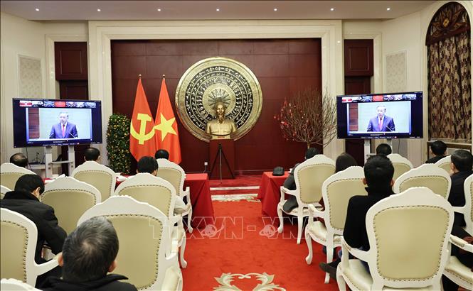 Toàn thể cán bộ, đảng viên tham dự trực tuyến Hội nghị toàn quốc nghiên cứu, học tập, quán triệt và triển khai thực hiện Nghị quyết Đại hội đại biểu toàn quốc lần thứ XIV của Đảng với tinh thần nghiêm túc. Ảnh: Quang Hưng-PV TTXVN tại Trung Quốc