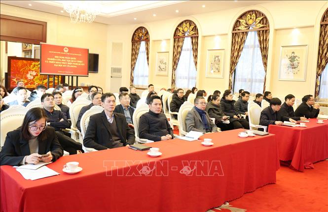 Toàn thể cán bộ, đảng viên tham dự trực tuyến Hội nghị toàn quốc nghiên cứu, học tập, quán triệt và triển khai thực hiện Nghị quyết Đại hội đại biểu toàn quốc lần thứ XIV của Đảng với tinh thần nghiêm túc. Ảnh: Quang Hưng-PV TTXVN tại Trung Quốc