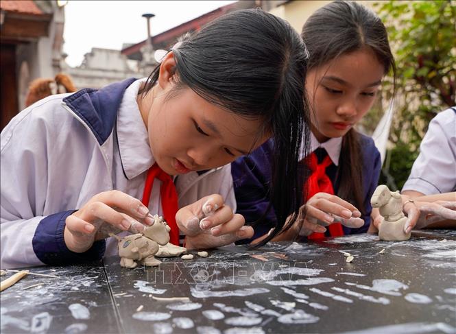 Học sinh hào hứng tham gia buổi trải nghiệm. Ảnh: Khánh Hoà - TTXVN