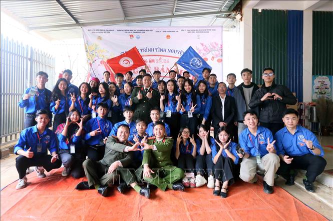 Không khí vui tươi, sôi nổi tại chương trình tình nguyện Đông ấm 2026 - “Nắng về bản nhỏ” ở bản Co Sung, phường Mộc Sơn, Sơn La. Ảnh: Quang Quyết - TTXVN 