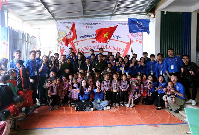 Không khí vui tươi, sôi nổi tại chương trình tình nguyện Đông ấm 2026 - “Nắng về bản nhỏ” ở bản Co Sung, phường Mộc Sơn, Sơn La. Ảnh: Quang Quyết - TTXVN 