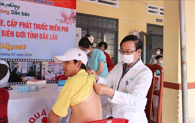 Khám chữa bệnh miễn phí cho nhân dân ở vùng biên giới tỉnh Đắk Lắk. Ảnh: Tuấn Anh - TTXVN