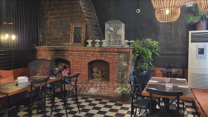 Bên trong một nhà hàng ấm cúng với giá bán rất phải chăng. Ảnh: Mạnh Hùng - P/v TTXVN tại Algeria 