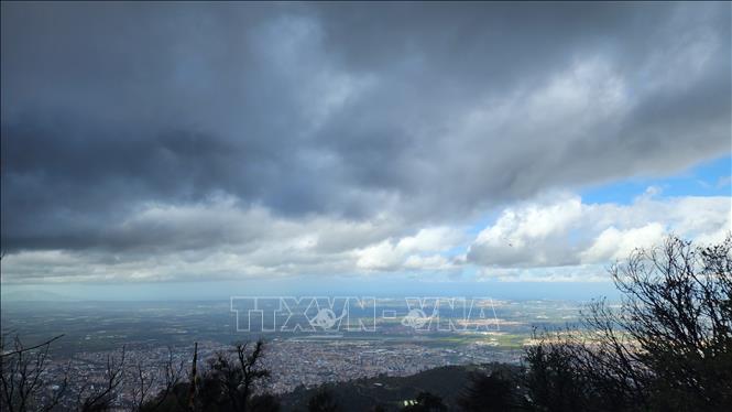 Thị trấn Chréa nhìn từ trên cao. Ảnh: Mạnh Hùng - P/v TTXVN tại Algeria 