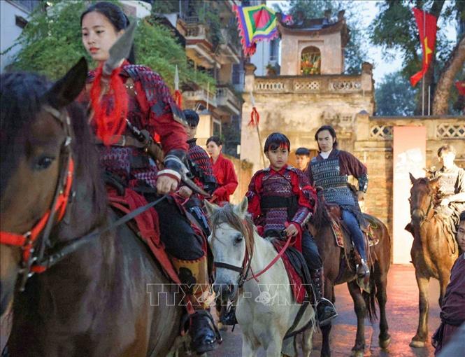 Đoàn ngựa uy nghi, mạnh mẽ sải bước giữa phố cổ không chỉ tái hiện tinh thần lễ hội truyền thống, mà còn gợi nhắc khí phách, sinh khí và niềm hân hoan của mùa xuân Thăng Long - Hà Nội. Ảnh: Thanh Tùng - TTXVN 