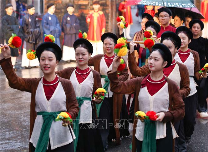 Đoàn rước khởi hành từ Ô Quan Chưởng, đi qua phố Hàng Chiếu...Ảnh: Thanh Tùng - TTXVN