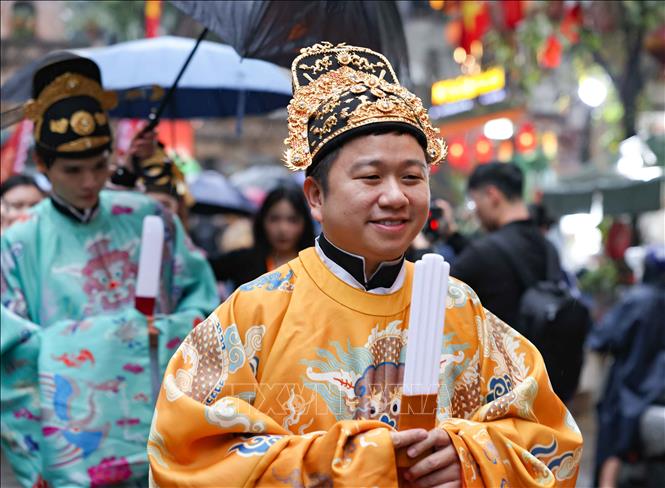 Màn diễu hành cổ phục 