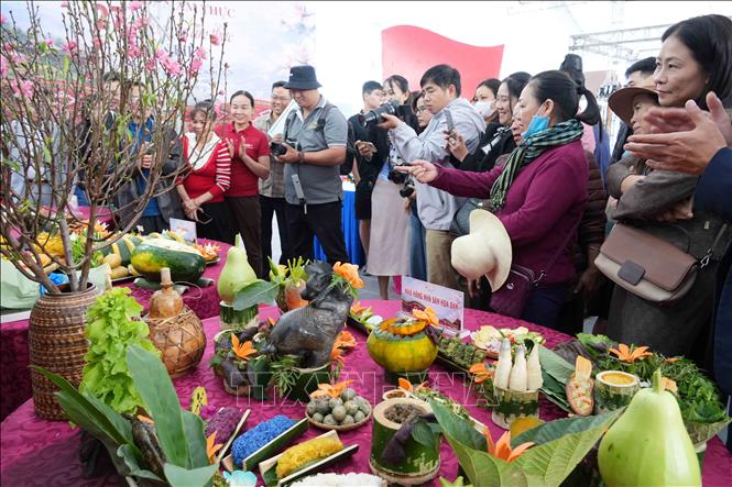 Sự kiện thu hút đông đảo nhân dân và du khách tham dự. Ảnh: Trung Kiên - TTXVN