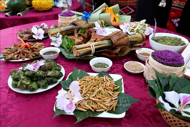 Một mâm cơm mang đậm nét văn hóa đồng bào Thái ở Điện Biên. Ảnh: Trung Kiên - TTXVN