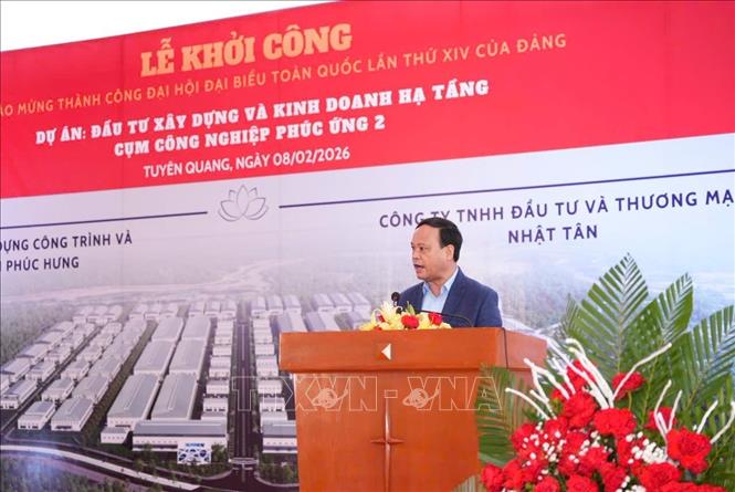 Phó Chủ tịch Thường trực UBND tỉnh Tuyên Quang Nguyễn Mạnh Tuấn phát biểu tại buổi lễ. Ảnh: TTXVN phát