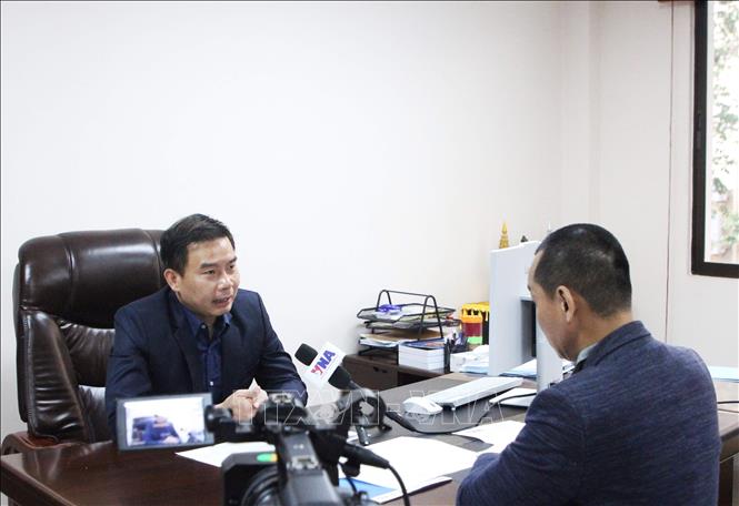 Tiến sỹ Chheang Vannarith, Phó Tổng thư ký kiêm Trưởng nhóm Cố vấn Quốc hội Vương quốc Campuchia trả lời phỏng vấn phóng viên TTXVN. Ảnh: Hoàng Minh - PV TTXVN tại Campuchia 