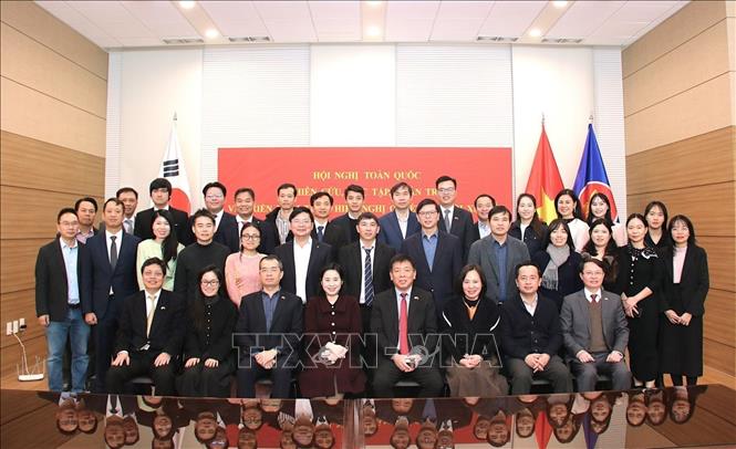 Các đại biểu tham dự Hội nghị chụp ảnh lưu niệm. Ảnh: Đức Thắng (P/v TTXVN tại Hàn Quốc) 