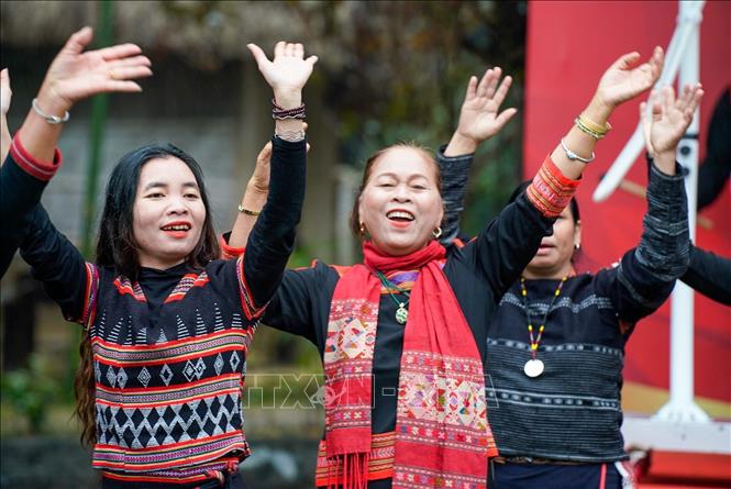 Chương trình nghệ thuật của đồng bào các dân tộc Tây Nguyên. Ảnh: Khánh Hoà - TTXVN