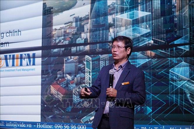 Tiến sĩ Trần Quý, Viện trưởng Viện Phát triển Kinh tế số Việt Nam chia sẻ tại hội thảo. Ảnh: Thu Hoài - TTXVN