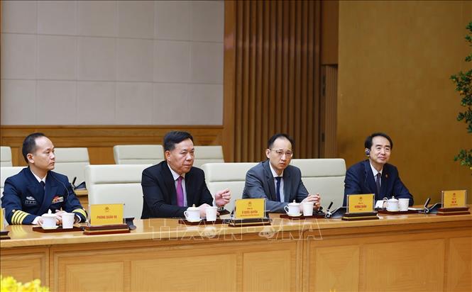 Đại sứ Trung Quốc tại Việt Nam Hà Vĩ và các thành viên đoàn Trung Quốc tham dự buổi tiếp. Ảnh: Dương Giang-TTXVN 