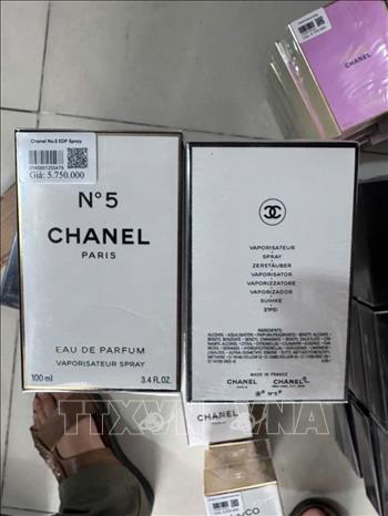 Các sản phẩm giả bị thu giữ. Ảnh: TTXVN phát