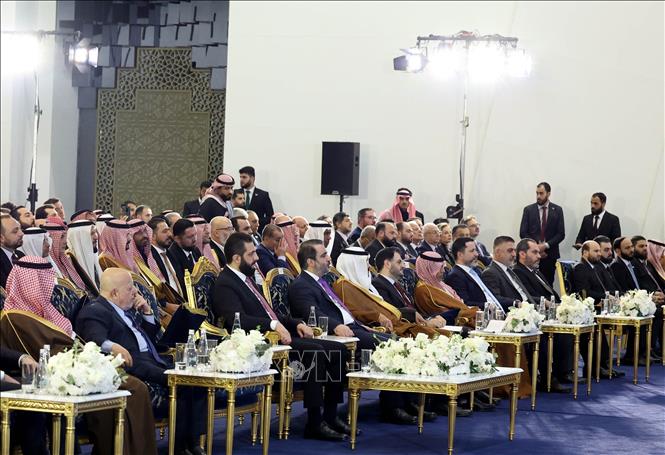 Các quan chức và đại diện doanh nghiệp của Syria và Saudi Arabia dự lễ ký các thỏa thuận hợp tác ở Damascus, Syria ngày 7/2/2026. Ảnh: THX/TTXVN