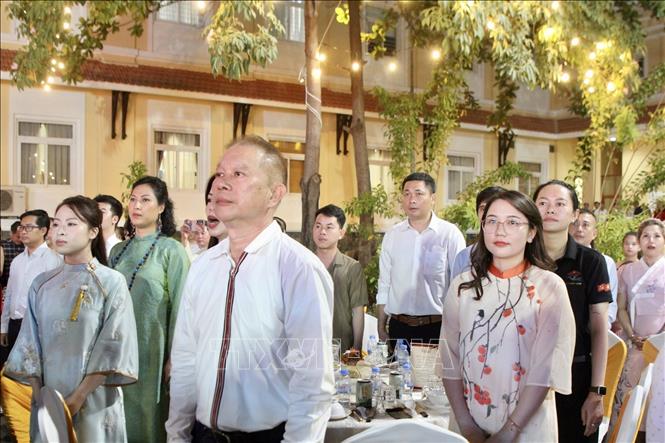 Chương trình Xuân Quê hương 2026 tại Campuchia quy tụ đông đảo khách mời là bà con kiều bào, doanh nghiệp, sinh viên Việt Nam sinh sống tại đất nước Chùa Tháp. Ảnh: Quang Anh – TTXVN tại Campuchia.