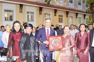 Giữ bản sắc văn hóa và thúc đẩy tình đoàn kết Việt Nam - Campuchia