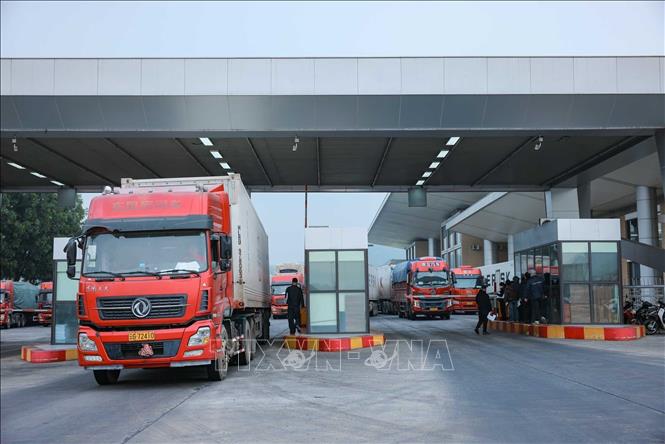 Nền tảng cửa khẩu số vận hành thí điểm từ tháng 8/2023 ứng dụng công nghệ IoT, camera AI trong quản lý phương tiện, giúp rút ngắn thời gian làm thủ tục tại Cửa khẩu quốc tế đường bộ số II Kim Thành xuống dưới 2 phút/phương tiện. Ảnh: Hoàng Hiếu - TTXVN