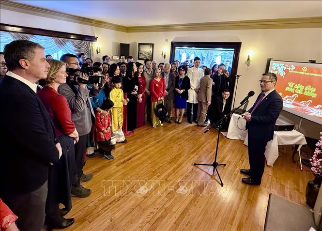 Đại sứ Việt Nam tại Canada Phạm Vinh Quang phát biểu chúc Tết kiều bào. Ảnh: Thanh Hải - PV TTXVN tại Canada