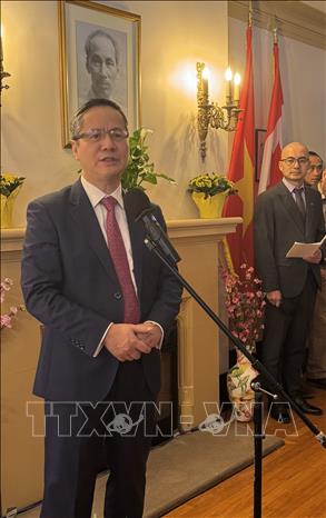 Đại sứ Việt Nam tại Canada Phạm Vinh Quang phát biểu chúc Tết cộng đồng người Việt tại Canada. Ảnh: Hà Linh-PV TTXVN tại Canada