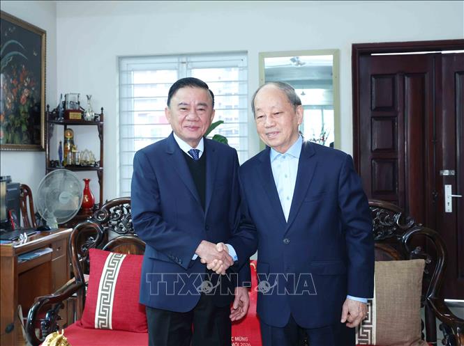 Thường trực Ban Bí thư Trần Cẩm Tú thăm, chúc Tết đồng chí Phan Diễn, nguyên Uỷ viên Bộ Chính trị, Thường trực Ban Bí thư. Ảnh: Phương Hoa - TTXVN