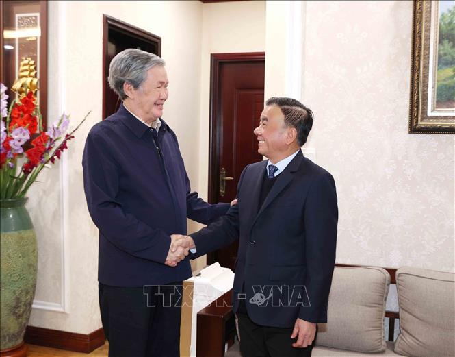 Thường trực Ban Bí thư Trần Cẩm Tú thăm, chúc Tết gia đình đồng chí Đinh Thế Huynh, nguyên Uỷ viên Bộ Chính trị, Thường trực Ban Bí thư. Ảnh: Phương Hoa - TTXVN