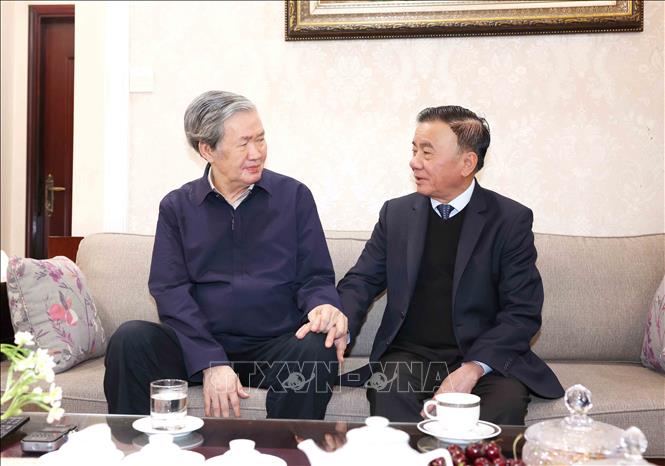 Thường trực Ban Bí thư Trần Cẩm Tú thăm, chúc Tết gia đình đồng chí Đinh Thế Huynh, nguyên Uỷ viên Bộ Chính trị, Thường trực Ban Bí thư. Ảnh: Phương Hoa - TTXVN