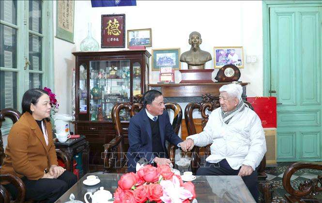 Thường trực Ban Bí thư Trần Cẩm Tú thăm, chúc Tết gia đình đồng chí Phạm Thế Duyệt, nguyên Uỷ viên Bộ Chính trị, Thường trực Bộ Chính trị. Ảnh: Phương Hoa - TTXVN