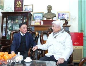 Thường trực Ban Bí thư Trần Cẩm Tú chúc Tết các đồng chí nguyên lãnh đạo Đảng