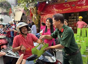 Trao 200 phần quà Tết cho người khuyết tật tại TP Hồ Chí Minh