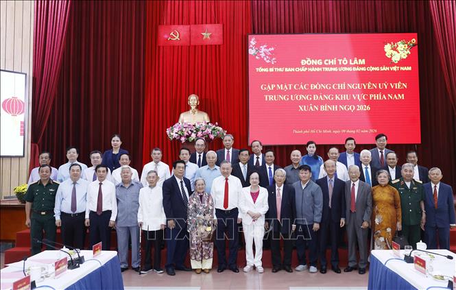 Tổng Bí thư Tô Lâm gặp mặt các đồng chí nguyên Uỷ viên Trung ương Đảng khu vực phía Nam nhân dịp đón Xuân Bính Ngọ 2026. Ảnh: Thống Nhất – TTXVN