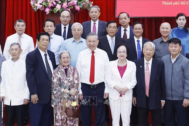 Tổng Bí thư Tô Lâm gặp mặt các đồng chí nguyên Uỷ viên Trung ương Đảng khu vực phía Nam nhân dịp đón Xuân Bính Ngọ 2026. Ảnh: Thống Nhất – TTXVN