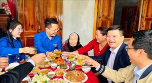 Ấm áp nghĩa tình những 'Bữa cơm tất niên'