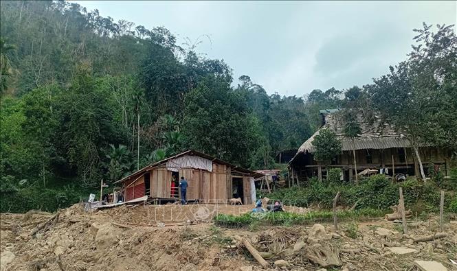 Nhiều hộ dân xã Yên Nhân, xã Bát Mọt bị ảnh hưởng thiên tai, đã dựng lại được nhà ở, để đón Tết. Ảnh: Nguyễn Nam-TTXVN