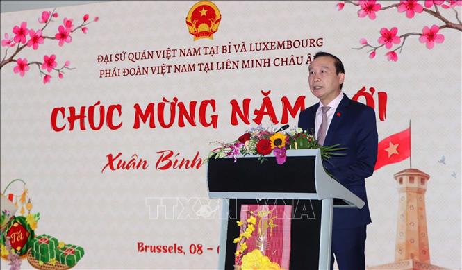 Đại sứ Việt Nam tại Vương quốc Bỉ, Đại công quốc Luxembourg, Trưởng Phái đoàn Việt Nam bên cạnh Liên minh châu Âu Nguyễn Văn Thảo phát biểu tại chương trình. Ảnh: Hương Giang - PV TTXVN tại Bỉ