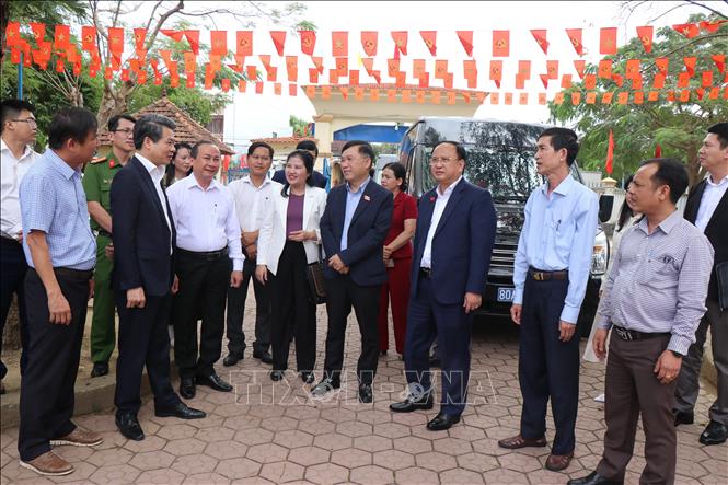 Đoàn công tác của Ủy ban Thường vụ Quốc hội kiểm tra công tác bầu cử tại Quảng Ngãi. Ảnh: Phạm Cường-TTXVN