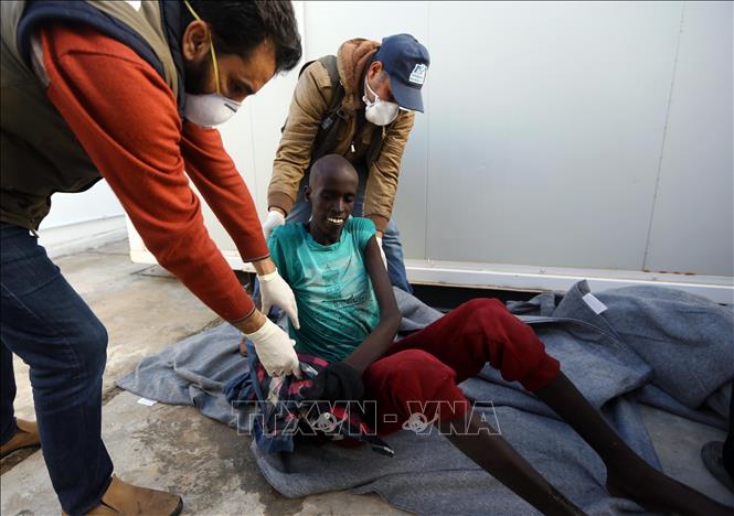 (Tư liệu) Người di cư được giải cứu tới căn cứ hải quân ở Tripoli, Libya. Ảnh: THX/TTXVN