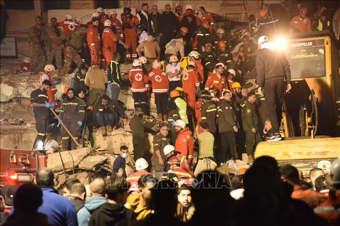 Hiện trường vụ sập toà nhà tại Tripoli, Liban, ngày 8/2/2026. Ảnh: THX/TTXVN