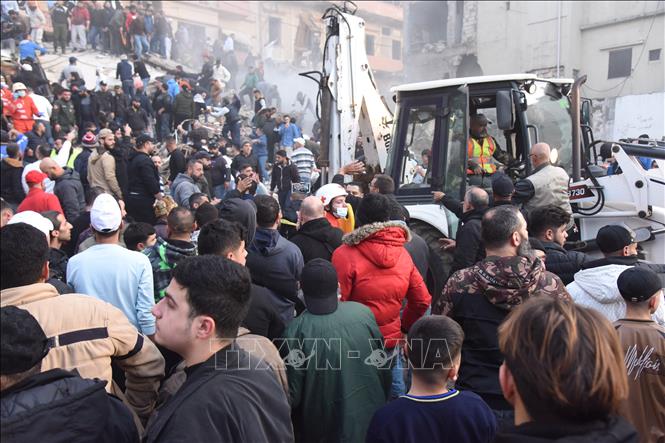 Hiện trường vụ sập toà nhà tại Tripoli, Liban, ngày 8/2/2026. Ảnh: THX/TTXVN