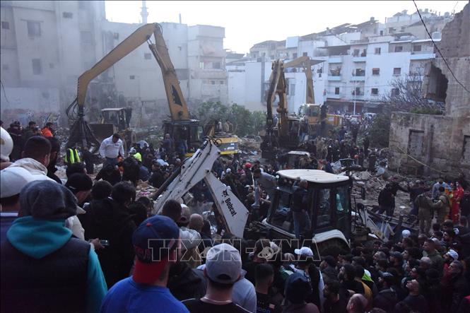 Hiện trường vụ sập toà nhà tại Tripoli, Liban, ngày 8/2/2026. Ảnh: THX/TTXVN