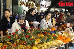 Chợ nấu cỗ Hàng Bè nhộn nhịp từ sáng sớm dịp cúng ông Công, ông Táo