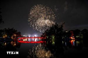 Rực sáng sắc pháo hoa trên khắp mọi miền đất nước mừng Xuân Bính Ngọ